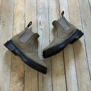 Dr doc martens 2976 quad Chelsea Nubuck gray boots size 7 womens